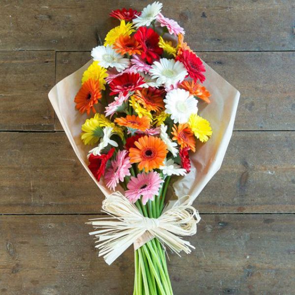 Sunny Bouquet Iris Florists mangalore online delivery of flowers